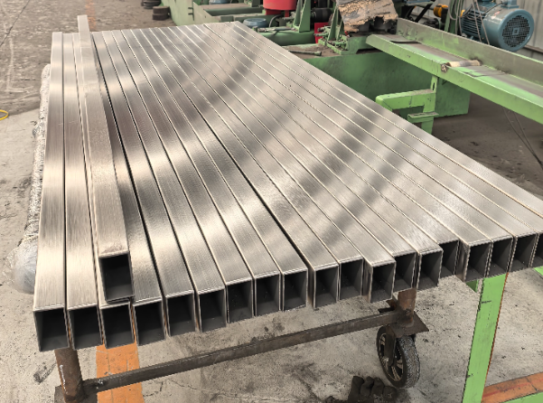 红河建筑工程行业用不锈钢无缝钢管